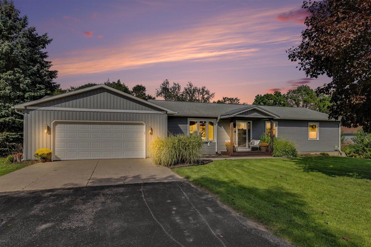 Photo 1 of Single family home for sale at 5015 Dio Dr, Cedar Springs, MI 49319 | MLS# 70560369 | Listing updated on 2026-10-06