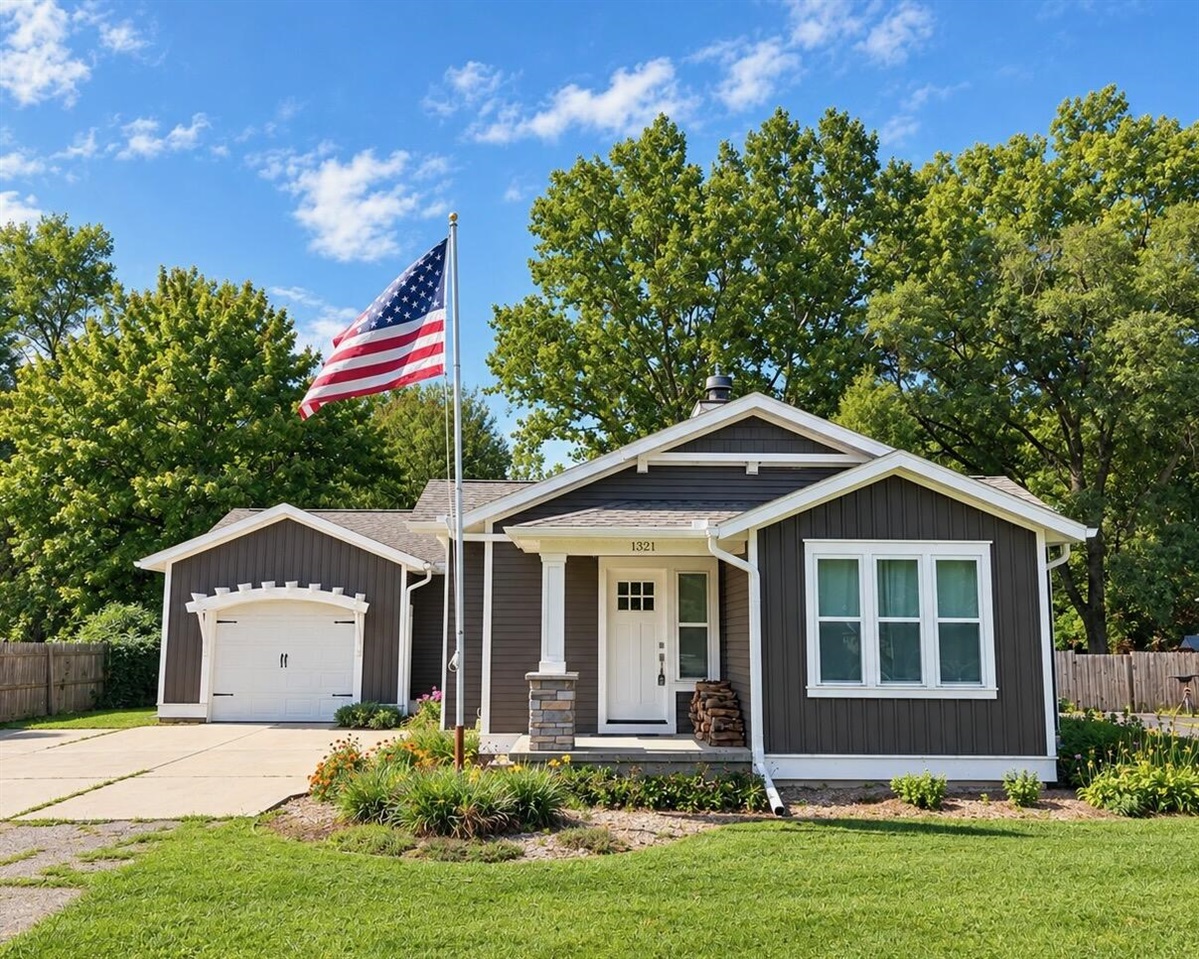 Photo 1 of Sale Pending at 1321 Kinney Ave, Grand Rapids, MI 49534 | MLS# 70560372 | Listing updated on 2026-09-30
