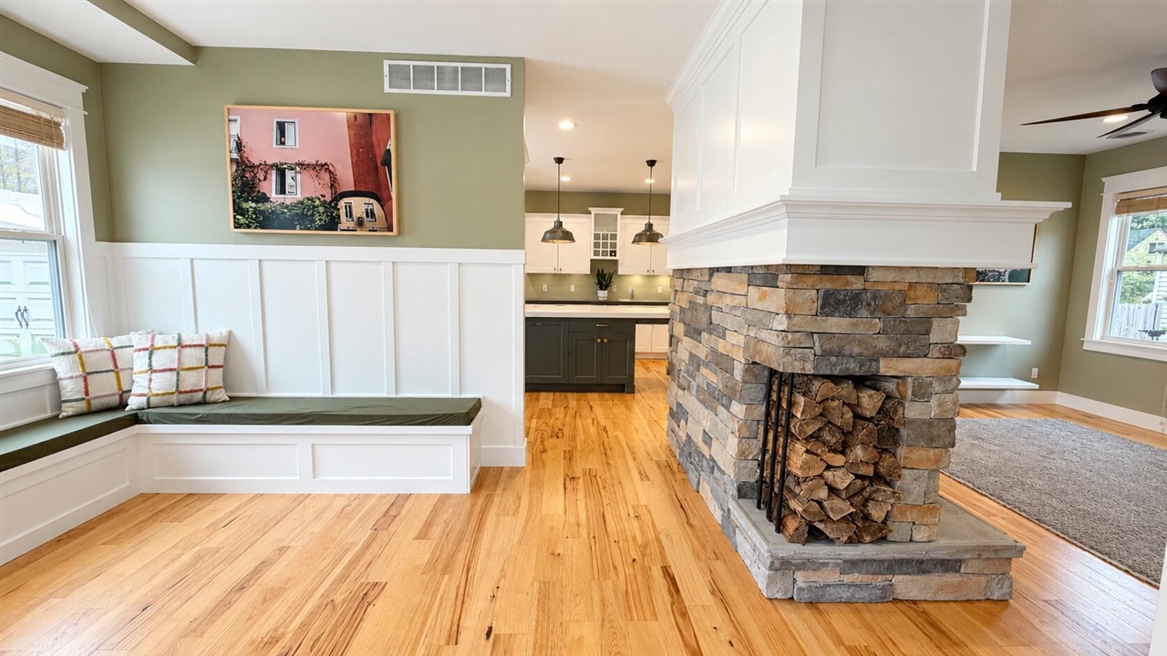 Photo 2 of Sale Pending at 1321 Kinney Ave, Grand Rapids, MI 49534 | MLS# 70560372 | Listing updated on 2026-09-30