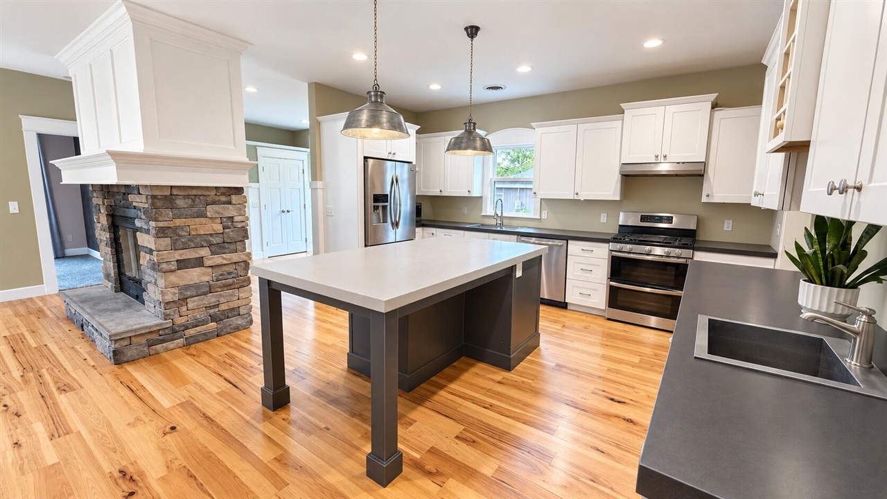 Photo 3 of Sale Pending at 1321 Kinney Ave, Grand Rapids, MI 49534 | MLS# 70560372 | Listing updated on 2026-09-30