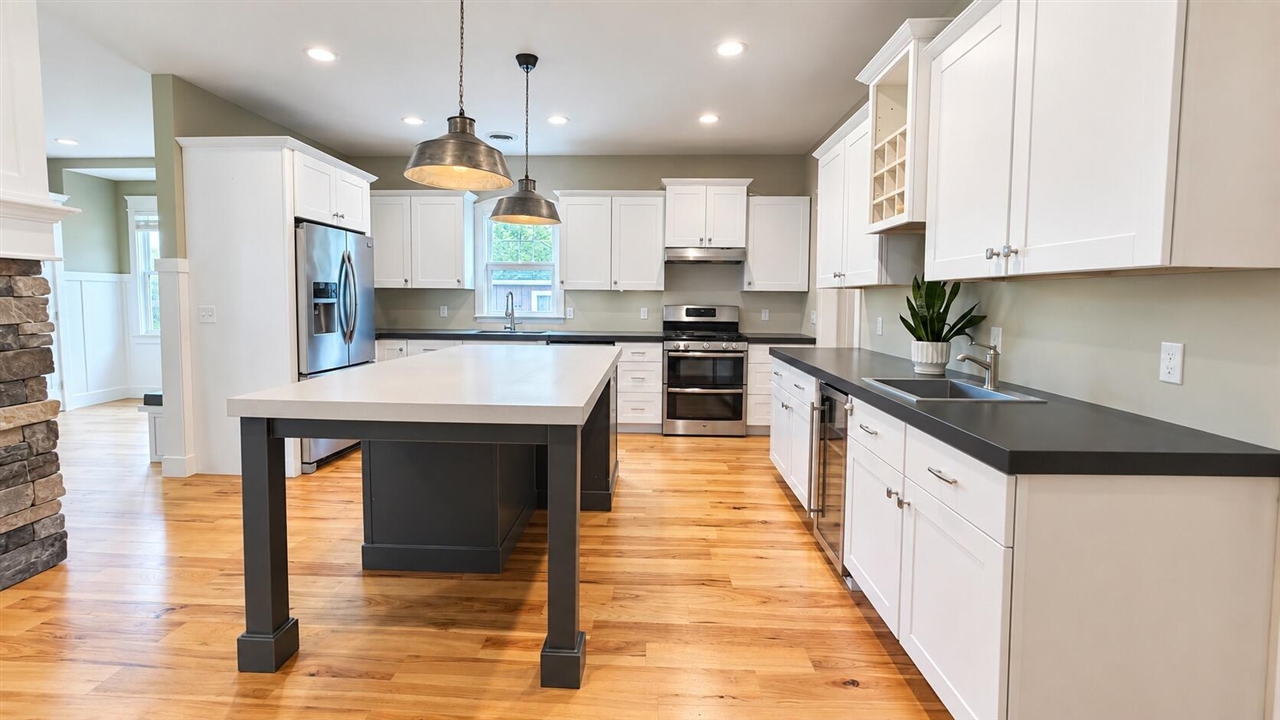 Photo 4 of Sale Pending at 1321 Kinney Ave, Grand Rapids, MI 49534 | MLS# 70560372 | Listing updated on 2026-09-30