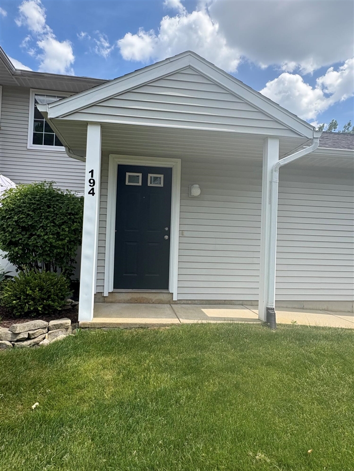 Photo 1 of Condo for sale at 194 Hunters Ln #37, Rockford, MI 49341 | MLS# 70560387 | Listing updated on 2026-09-30