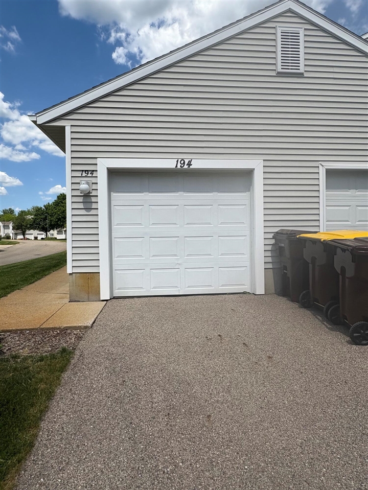 Photo 2 of Condo for sale at 194 Hunters Ln #37, Rockford, MI 49341 | MLS# 70560387 | Listing updated on 2026-09-30
