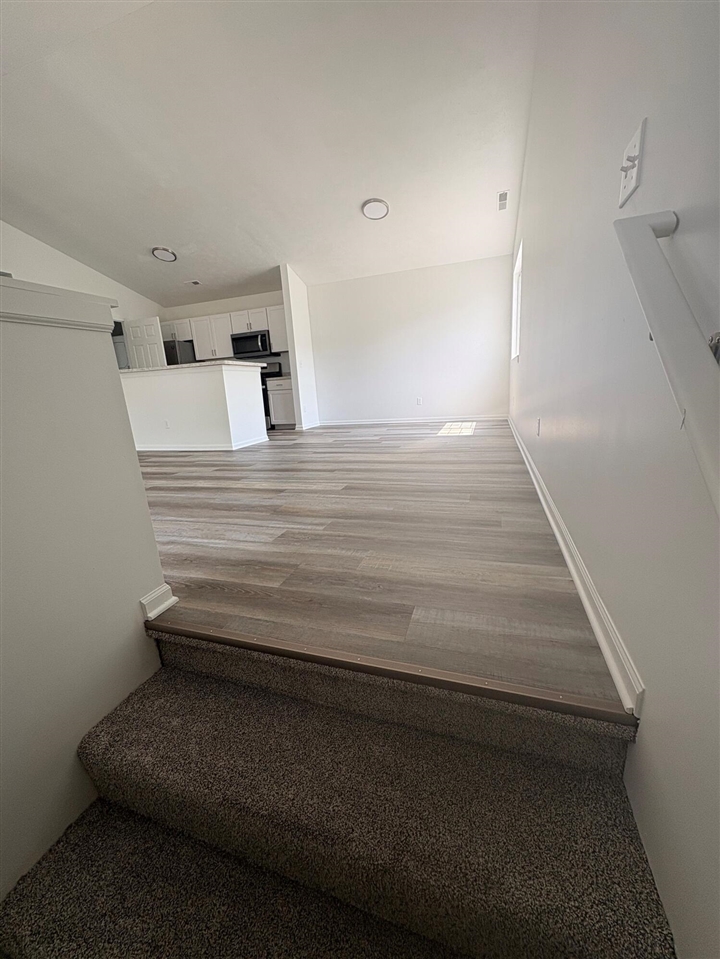 Photo 4 of Condo for sale at 194 Hunters Ln #37, Rockford, MI 49341 | MLS# 70560387 | Listing updated on 2026-09-30