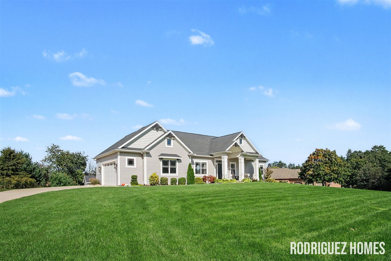 Photo 3 of Sale Pending at 5867 Stonecrop Dr, Belmont, MI 49306 | MLS# 70560437 | Listing updated on 2026-09-27