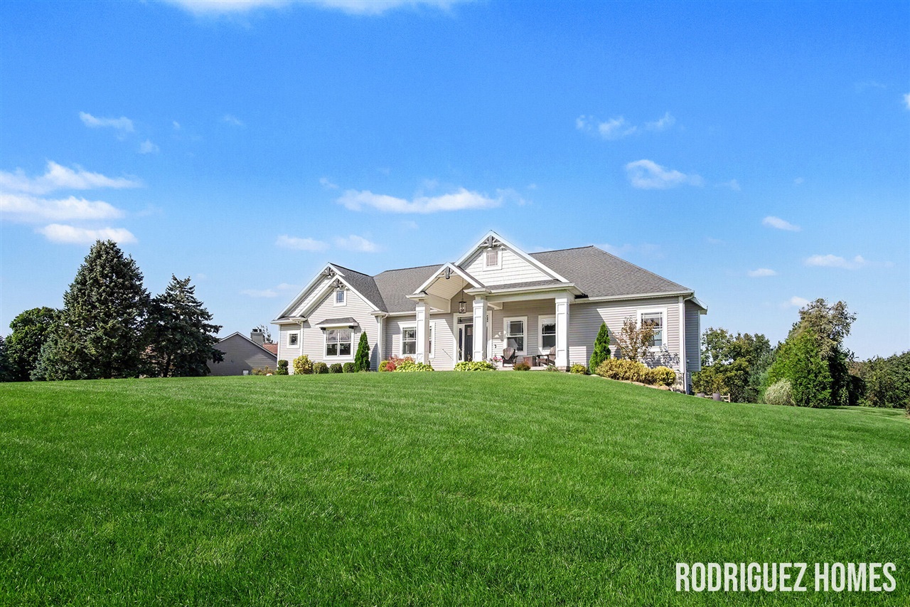 Photo 3 of Sale Pending at 5867 Stonecrop Dr, Belmont, MI 49306 | MLS# 70560437 | Listing updated on 2026-09-27