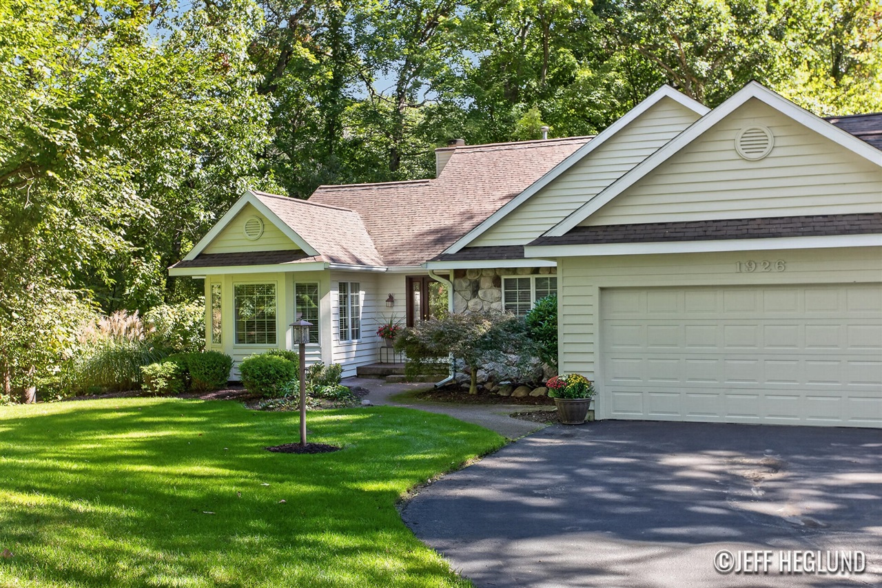 Photo 3 of Single family home for sale at 1926 Country Brk Dr, Ada, MI 49301 | MLS# 70560492 | Listing updated on 2026-09-25