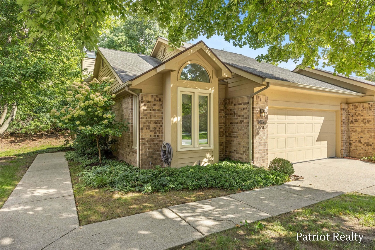 Condo for sale at 2108 Tall Meadow St, Grand Rapids, MI 49505 | MLS# 70560493