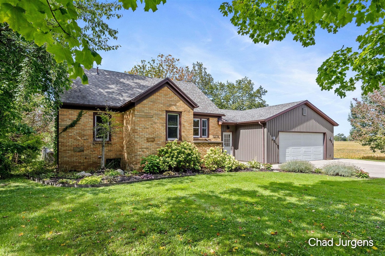 Photo 2 of Single family home for sale at 9379 Kalamazoo Ave, Caledonia, MI 49316 | MLS# 70560527 | Listing updated on 2026-09-29