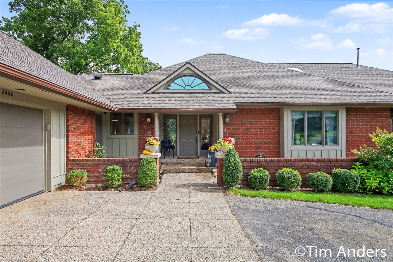 Photo 2 of Condo for sale at 3452 Charlevoix Dr #16, Grand Rapids, MI 49546 | MLS# 70560528 | Listing updated on 2026-10-06