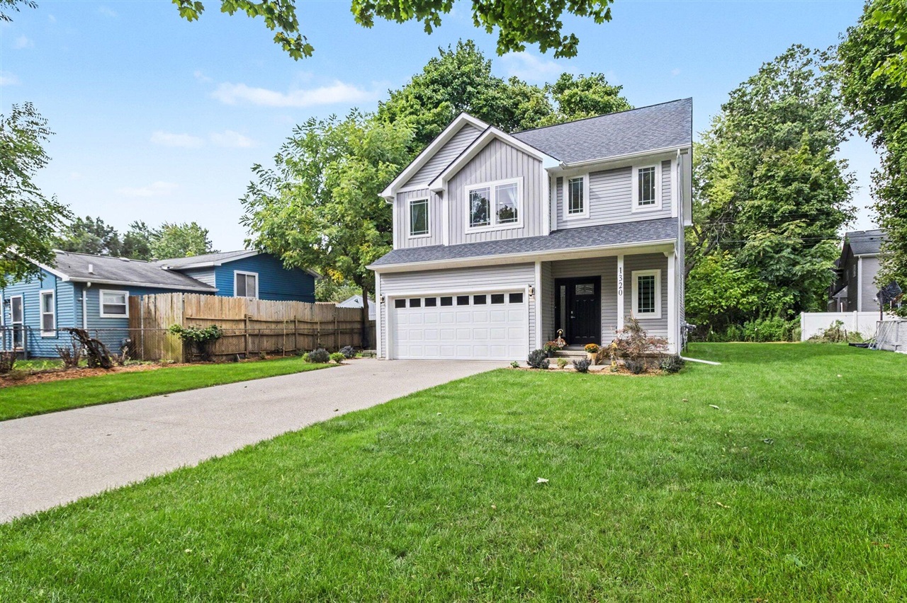 Photo 3 of Single family home for sale at 1320 Parkway St, Waterford, MI 48328 | MLS# 70560532 | Listing updated on 2026-09-30
