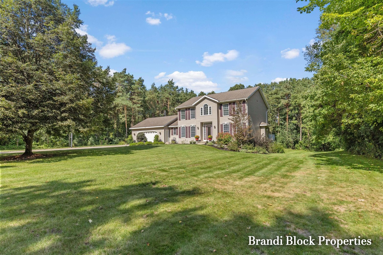 Photo 3 of Single family home for sale at 3733 Webber Pines Dr, Grand Rapids, MI 49525 | MLS# 70560577 | Listing updated on 2026-09-28