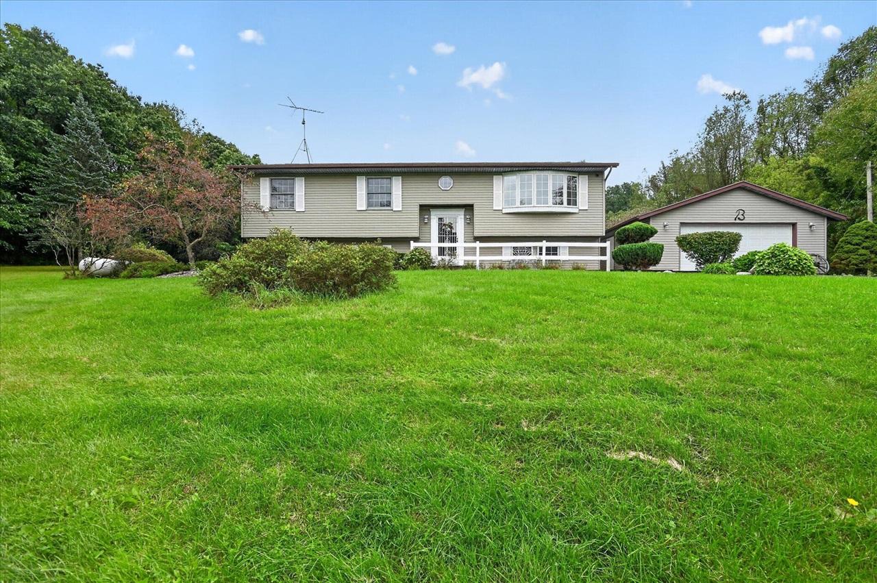 Photo 2 of Sale Pending at 22216 E Avenue, Battle Creek, MI 49017 | MLS# 70560582 | Listing updated on 2026-10-05