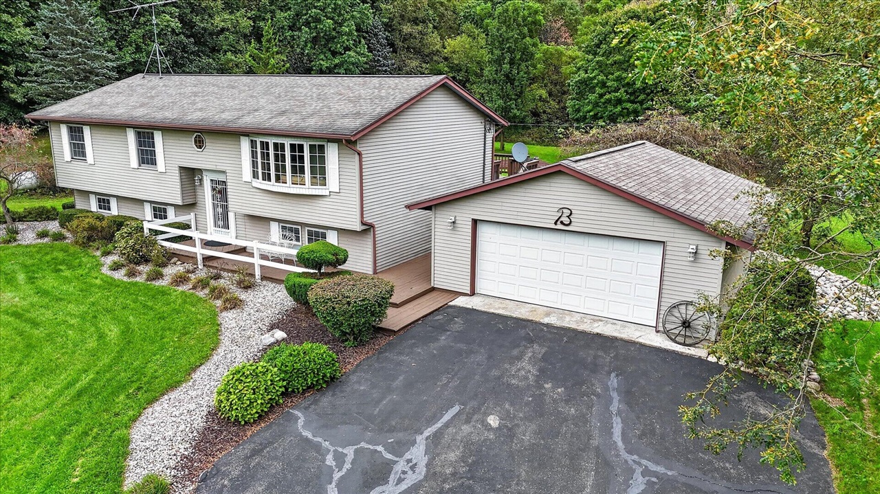Photo 3 of Sale Pending at 22216 E Avenue, Battle Creek, MI 49017 | MLS# 70560582 | Listing updated on 2026-10-05