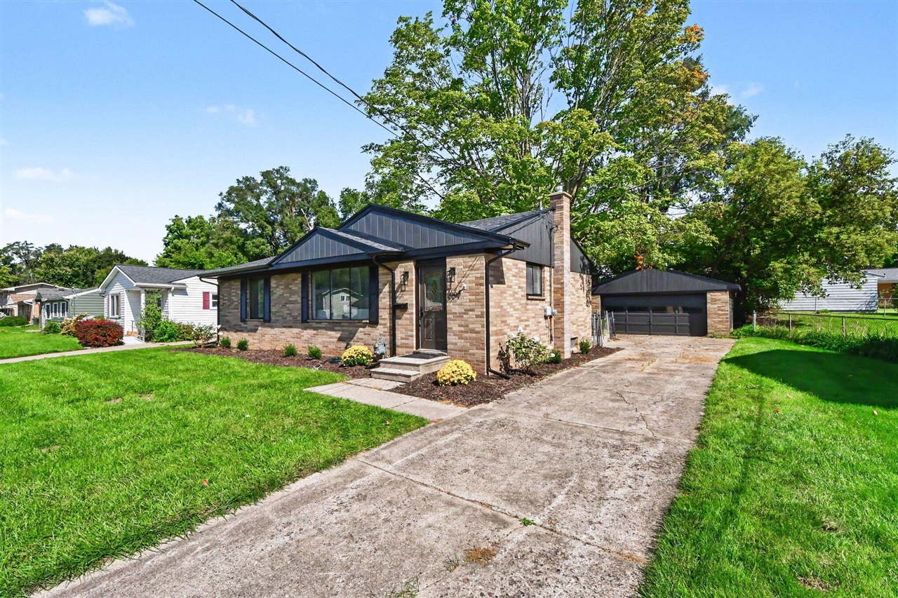 Photo 1 of Sale Pending at 1664 Benjamin Ave, Grand Rapids, MI 49505 | MLS# 70560630 | Listing updated on 2026-09-28
