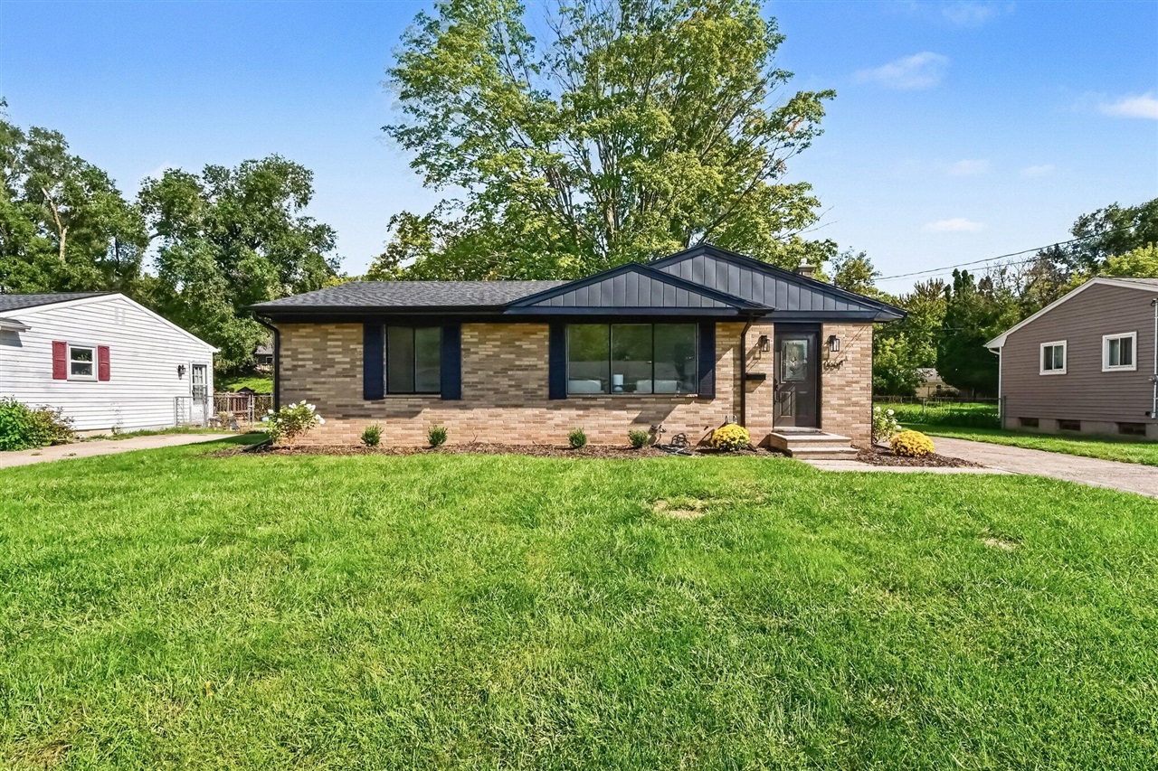 Photo 2 of Sale Pending at 1664 Benjamin Ave, Grand Rapids, MI 49505 | MLS# 70560630 | Listing updated on 2026-09-28