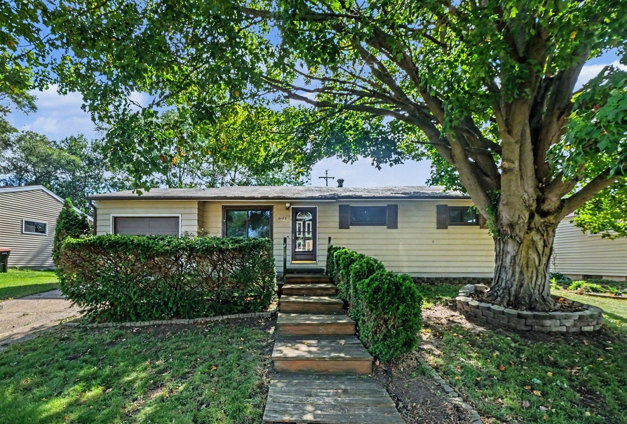 Photo 1 of Sale Pending at 2182 Daylor Dr, Grand Rapids, MI 49525 | MLS# 70560637 | Listing updated on 2026-10-05