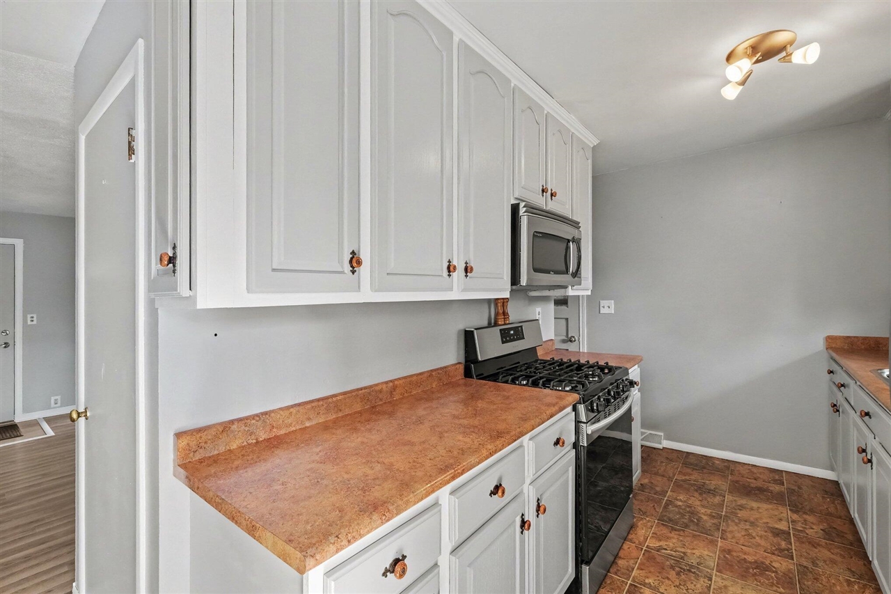 Photo 4 of Single family home for sale at 2182 Daylor Dr, Grand Rapids, MI 49525 | MLS# 70560637 | Listing updated on 2026-09-24