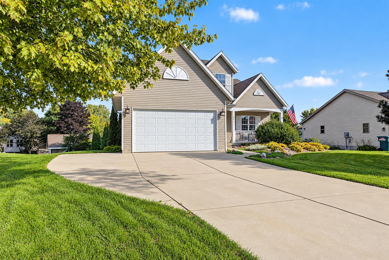 Photo 2 of Single family home for sale at 7841 Cidermill Dr, Grand Rapids, MI 49508 | MLS# 70560643 | Listing updated on 2026-09-26