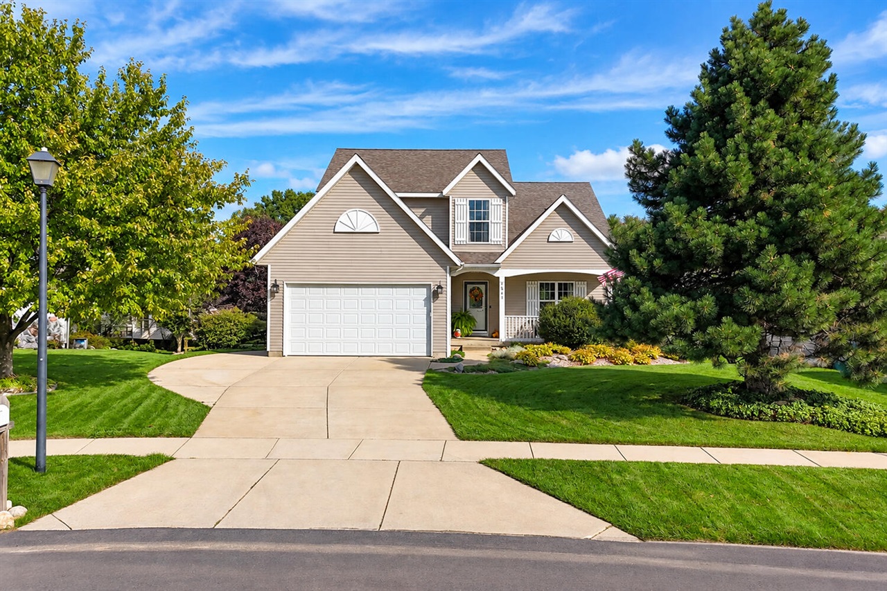 Photo 3 of Single family home for sale at 7841 Cidermill Dr, Grand Rapids, MI 49508 | MLS# 70560643 | Listing updated on 2026-09-26