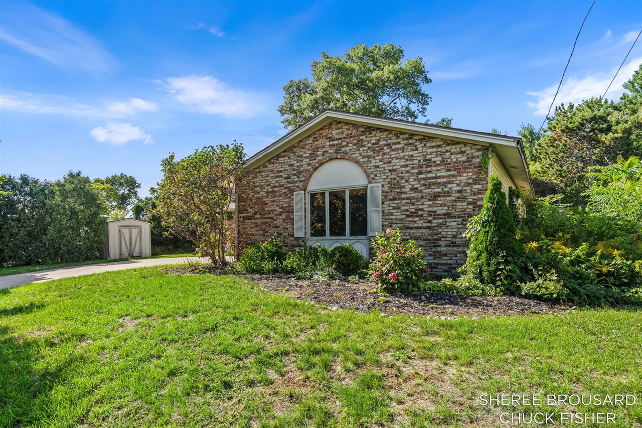 Photo 3 of Single family home for sale at 2495 Holtman Dr, Grand Rapids, MI 49525 | MLS# 70560646 | Listing updated on 2026-10-07