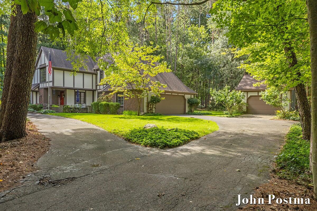 Photo 2 of Sale Pending at 7340 Oliver Woods Dr, Grand Rapids, MI 49546 | MLS# 70560674 | Listing updated on 2026-09-28