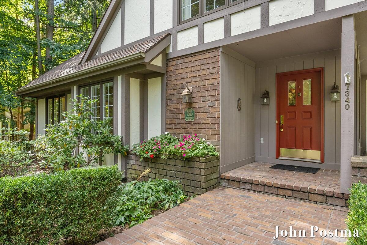 Photo 3 of Sale Pending at 7340 Oliver Woods Dr, Grand Rapids, MI 49546 | MLS# 70560674 | Listing updated on 2026-09-28