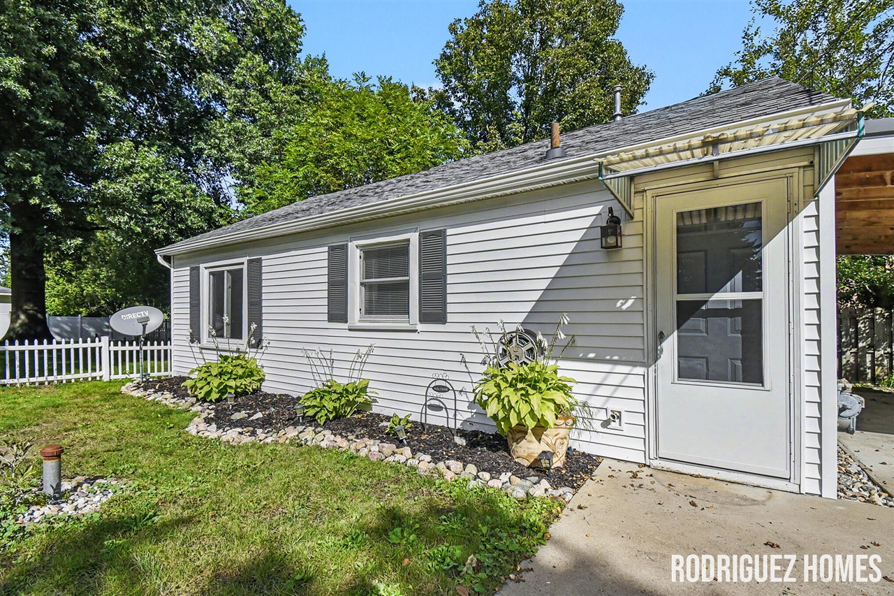 Photo 3 of Sale Pending at 8242 Freeland Ave, Byron Center, MI 49315 | MLS# 70560771 | Listing updated on 2026-09-30