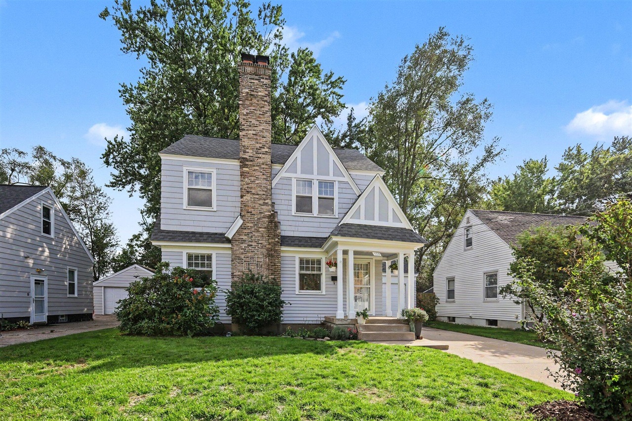 Single family home for sale at 458 Van Allen St, Grand Rapids, MI 49548 | MLS# 70560817