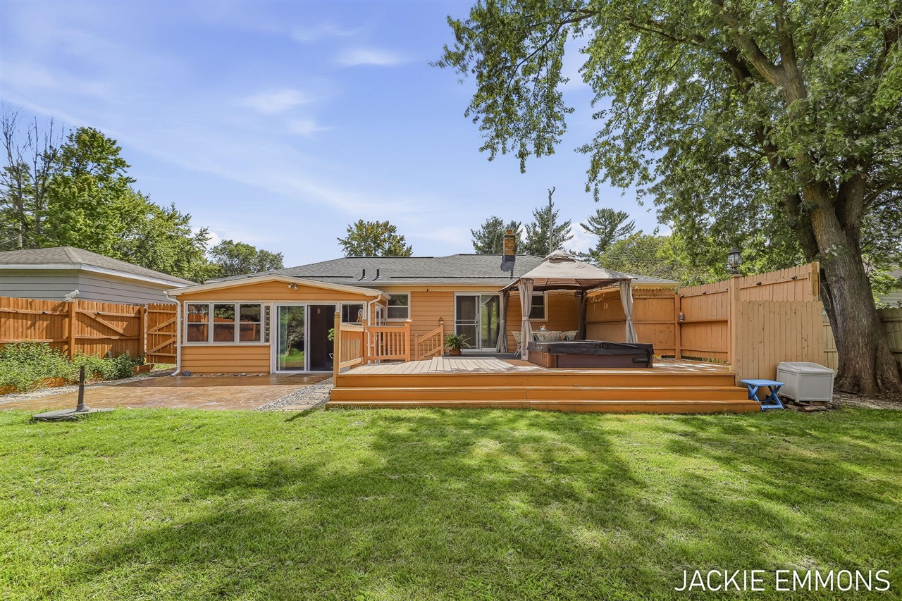 Photo 2 of Single family home for sale at 731 66th Street, Grand Rapids, MI 49548 | MLS# 70560847 | Listing updated on 2026-09-28