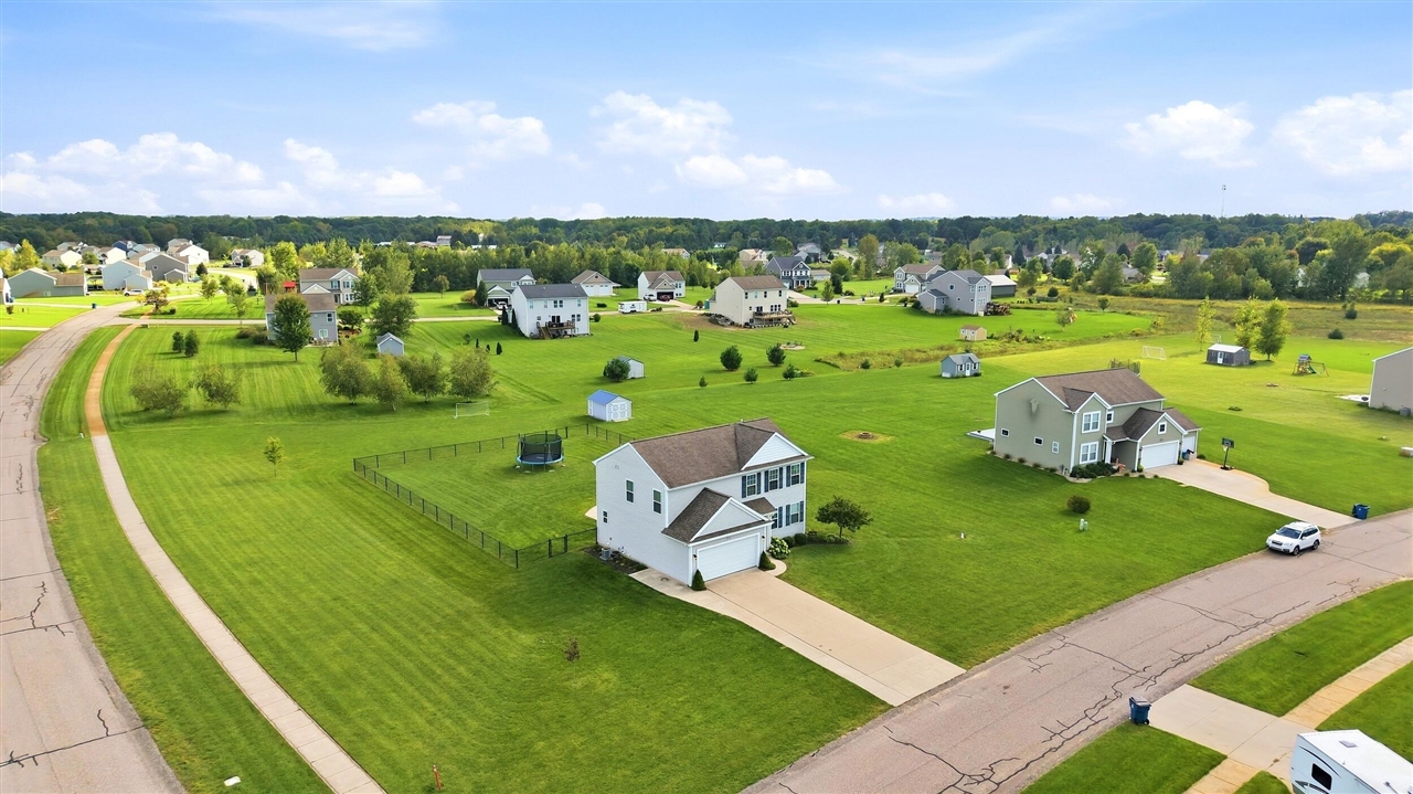 Photo 2 of Single family home for sale at 4400 Little Crk Ct, Cedar Springs, MI 49319 | MLS# 70560906 | Listing updated on 2026-10-05