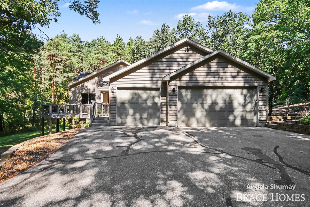 Photo 1 of Single family home for sale at 4661 Windcliff Dr, Rockford, MI 49341 | MLS# 70560924 | Listing updated on 2026-09-30