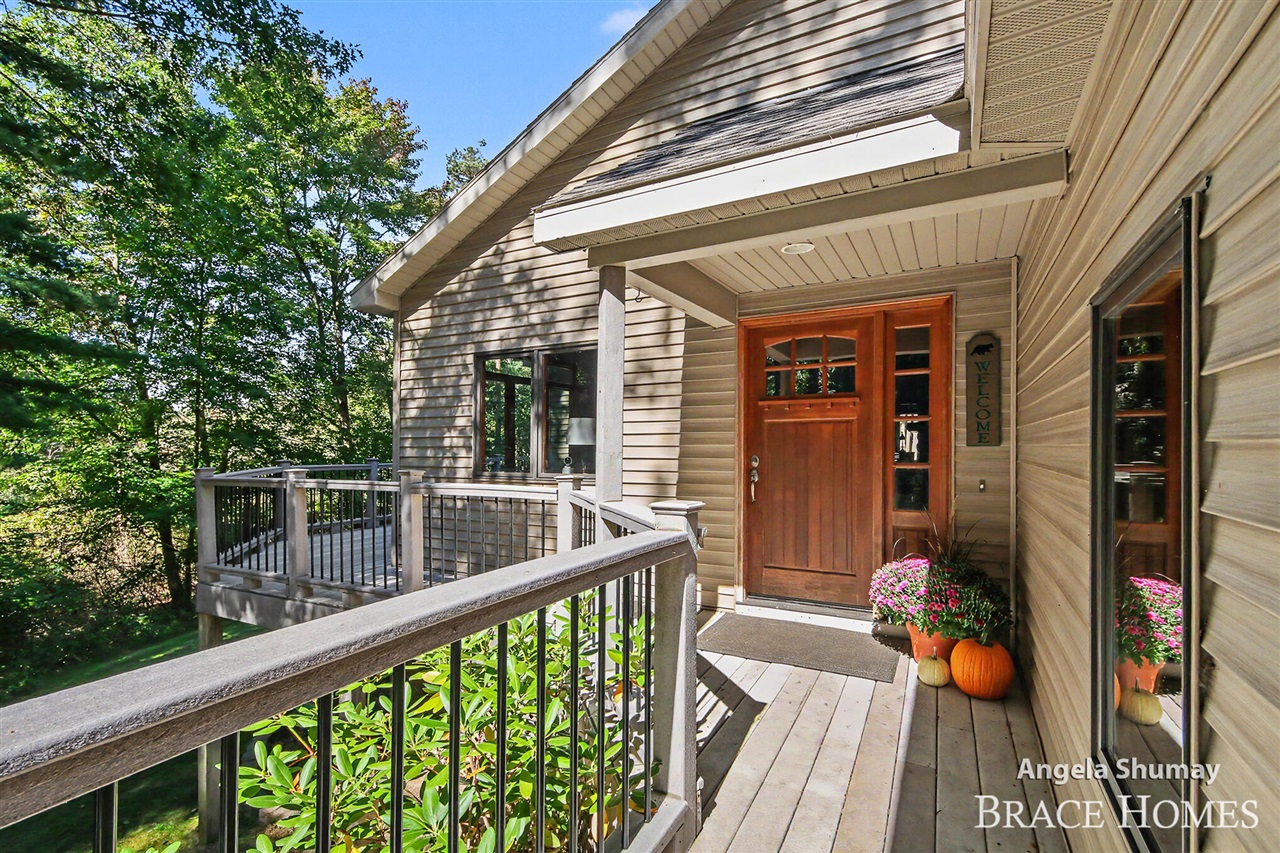 Photo 3 of Single family home for sale at 4661 Windcliff Dr, Rockford, MI 49341 | MLS# 70560924 | Listing updated on 2026-09-30
