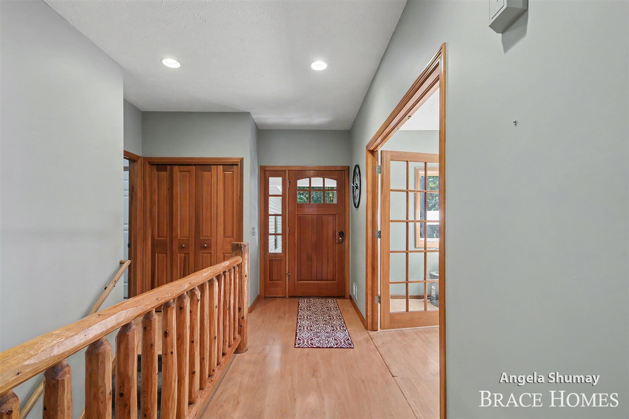 Photo 4 of Single family home for sale at 4661 Windcliff Dr, Rockford, MI 49341 | MLS# 70560924 | Listing updated on 2026-09-30