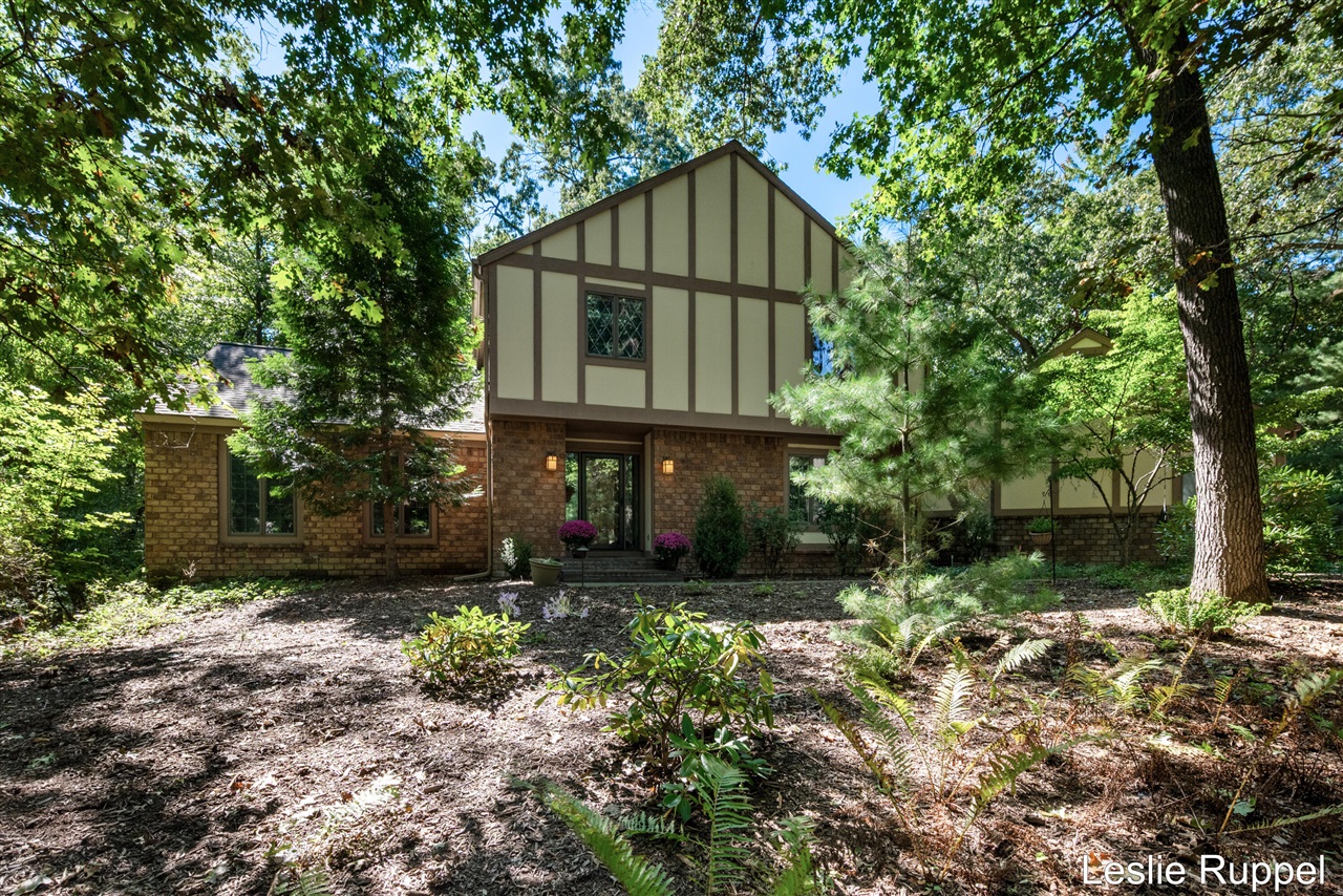 Photo 1 of Single family home for sale at 1700 Mont Rue Dr, Grand Rapids, MI 49546 | MLS# 70560942 | Listing updated on 2026-09-27