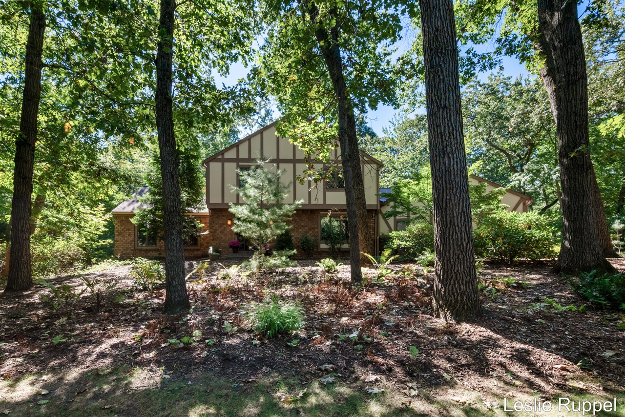 Photo 3 of Single family home for sale at 1700 Mont Rue Dr, Grand Rapids, MI 49546 | MLS# 70560942 | Listing updated on 2026-09-27