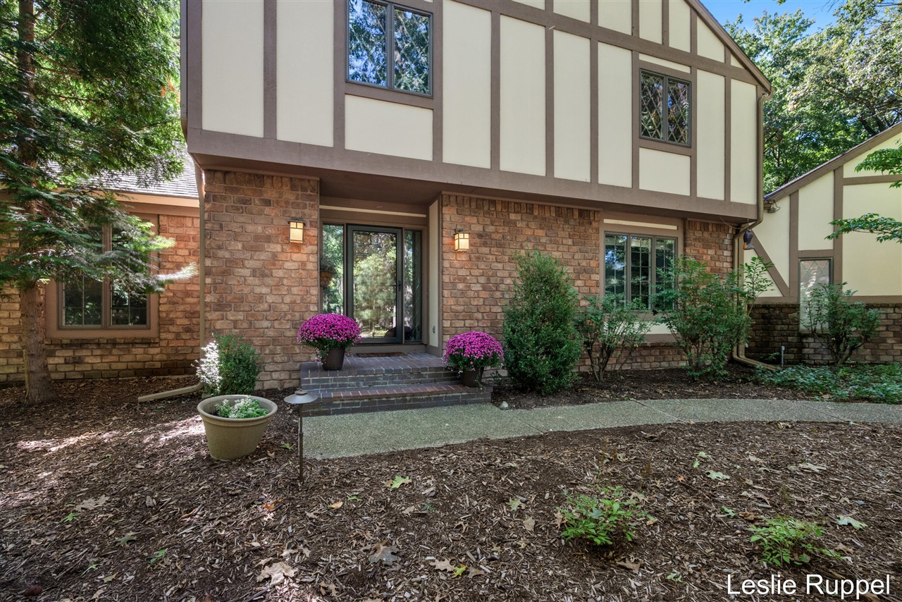 Photo 3 of Single family home for sale at 1700 Mont Rue Dr, Grand Rapids, MI 49546 | MLS# 70560942 | Listing updated on 2026-09-27