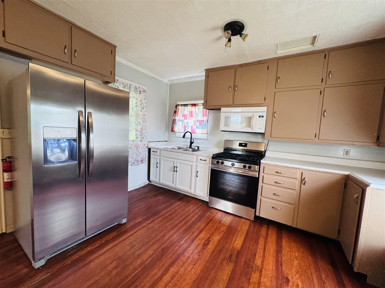 Photo 3 of Single family home for sale at 6610 E Berrien St, Eau Claire, MI 49111 | MLS# 70560991 | Listing updated on 2026-09-25