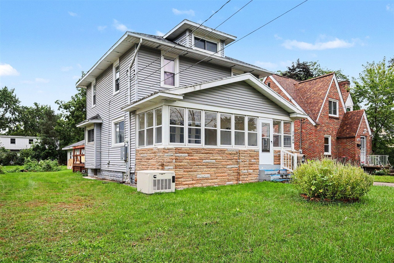 Photo 1 of Single family home for sale at 120 Lemyra St, Grand Rapids, MI 49548 | MLS# 70561068 | Listing updated on 2026-10-03