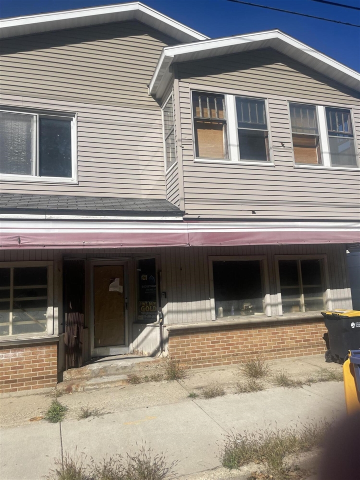 Multi family home for sale at 701 Knapp St, Grand Rapids, MI 49505 | MLS# 70561167