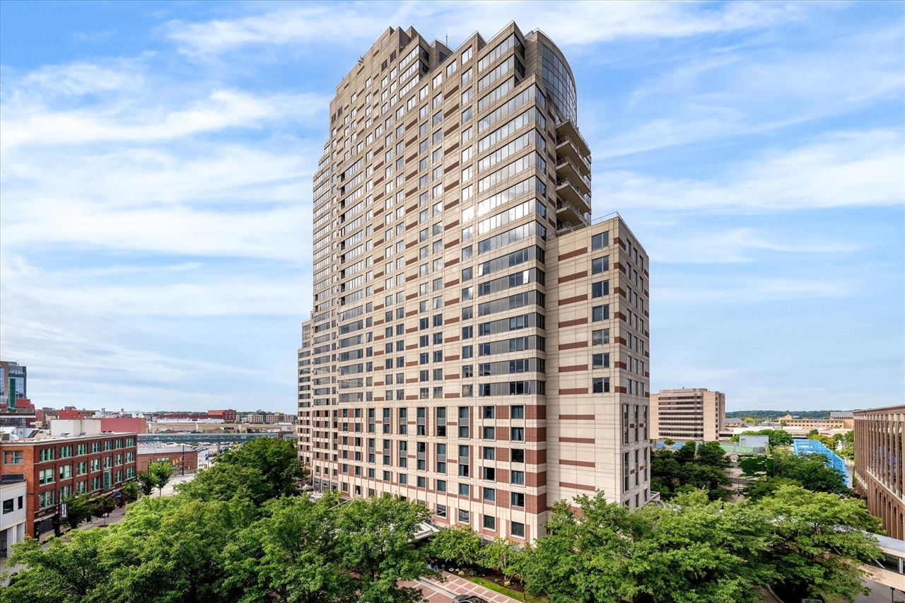 Photo 1 of Condo for sale at 103 Campau Cir #1911, Grand Rapids, MI 49503 | MLS# 70561287 | Listing updated on 2026-09-30