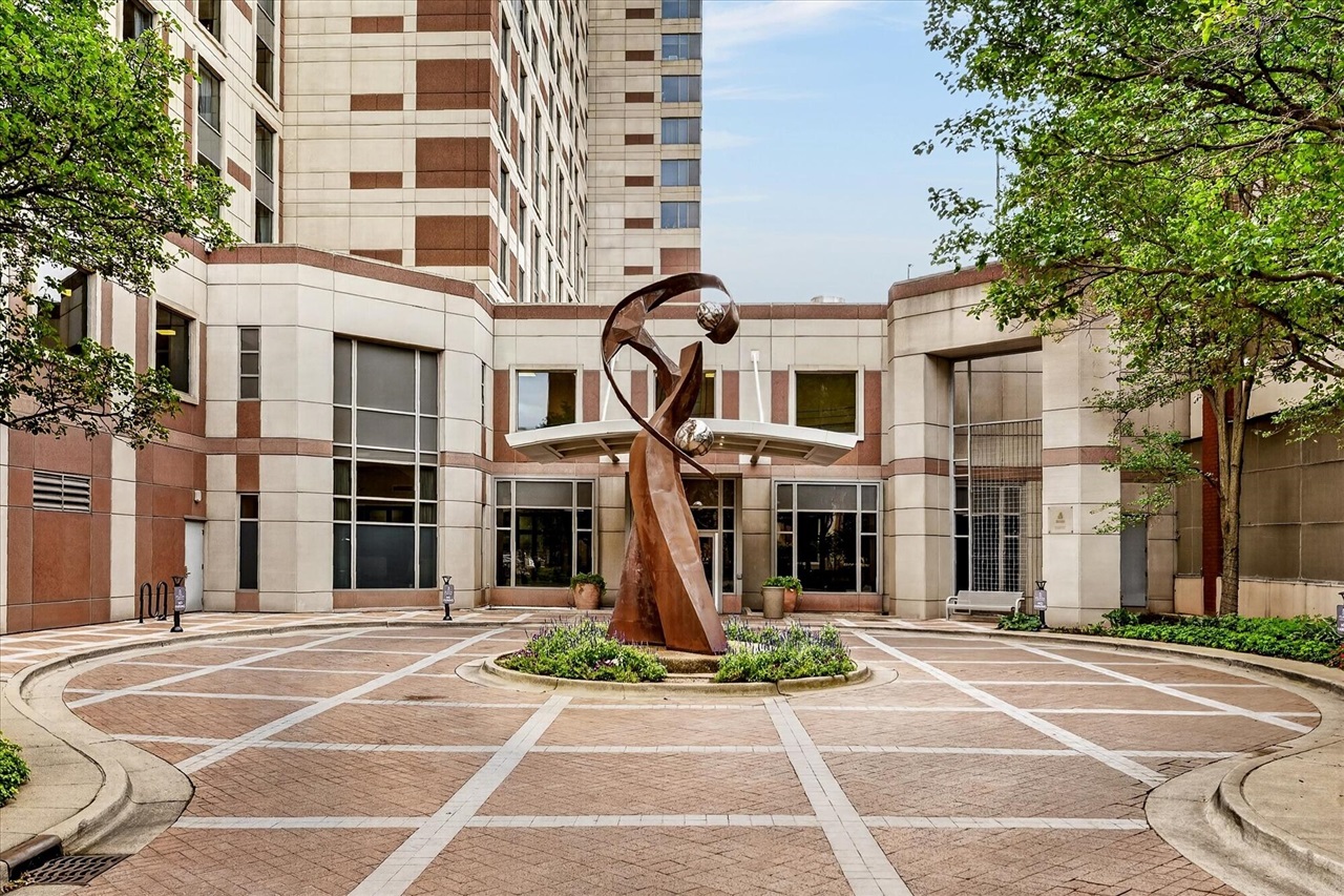 Photo 2 of Condo for sale at 103 Campau Cir #1911, Grand Rapids, MI 49503 | MLS# 70561287 | Listing updated on 2026-09-30