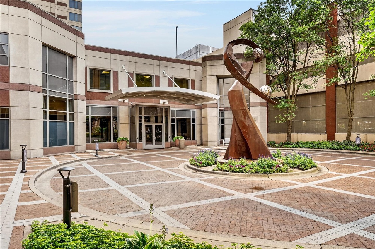 Photo 3 of Condo for sale at 103 Campau Cir #1911, Grand Rapids, MI 49503 | MLS# 70561287 | Listing updated on 2026-09-30