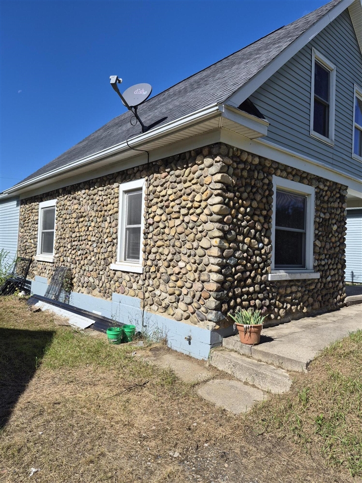 Photo 3 of Single family home for sale at 219 La Grange Ave, Battle Creek, MI 49014 | MLS# 70561347 | Listing updated on 2026-10-07