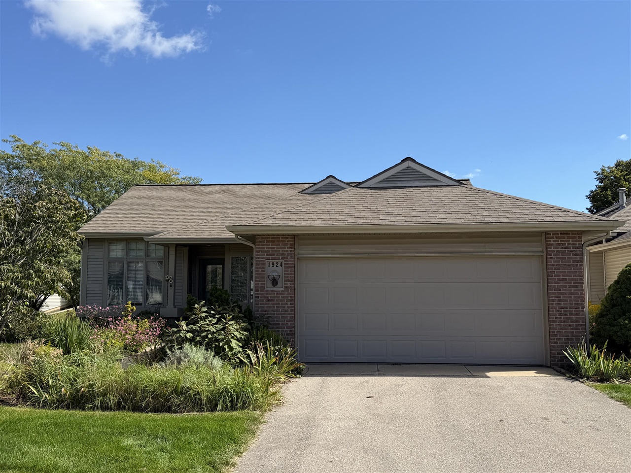 Condo for sale at 1924 Hidden Oak Ct, Grand Rapids, MI 49546 | MLS# 70561372