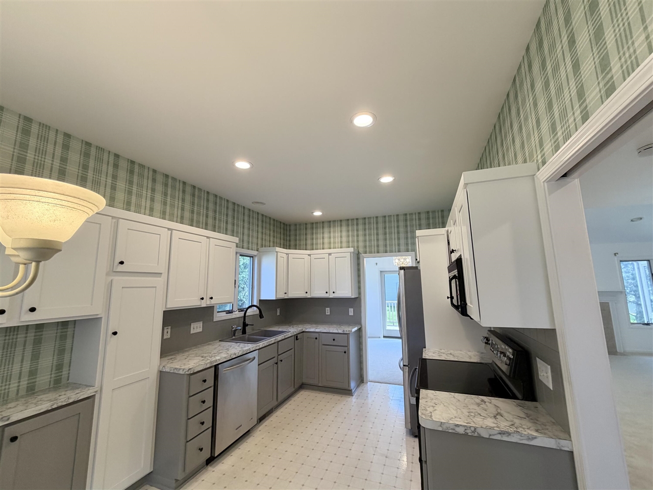 Photo 2 of Condo for sale at 1924 Hidden Oak Ct, Grand Rapids, MI 49546 | MLS# 70561372 | Listing updated on 2026-10-07