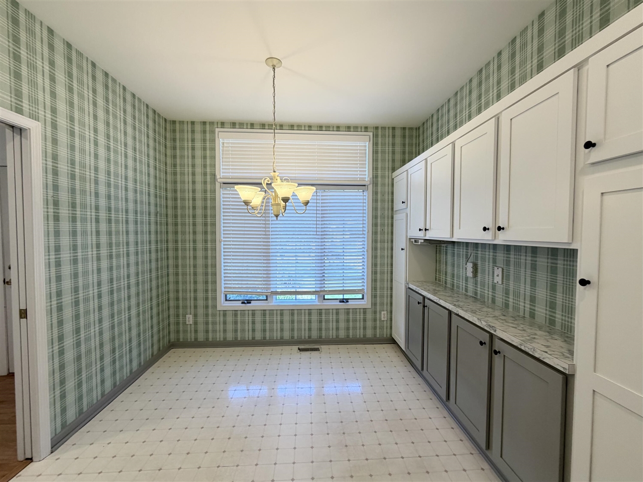 Photo 4 of Condo for sale at 1924 Hidden Oak Ct, Grand Rapids, MI 49546 | MLS# 70561372 | Listing updated on 2026-10-07