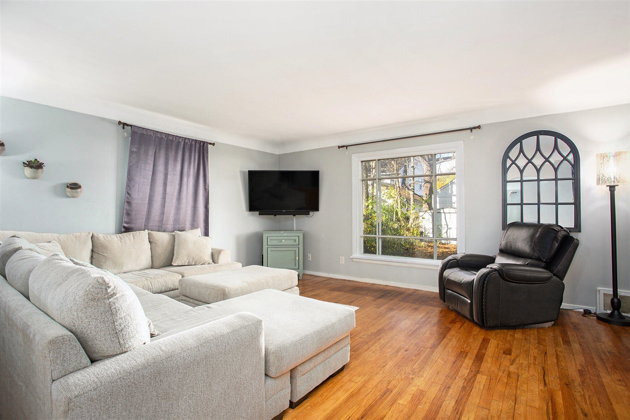 Photo 2 of Single family home for sale at 513 Julia St, Grand Rapids, MI 49505 | MLS# 70561414 | Listing updated on 2026-10-08