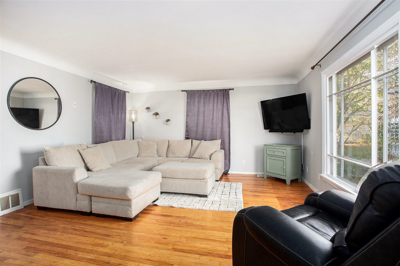 Photo 2 of Single family home for sale at 513 Julia St, Grand Rapids, MI 49505 | MLS# 70561414 | Listing updated on 2026-10-03