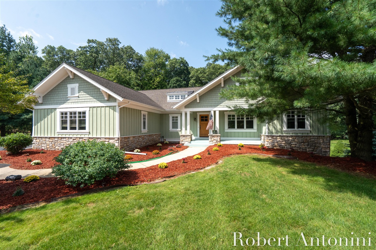 Photo 3 of Single family home for sale at 2025 Pine Nook Ct, Grand Rapids, MI 49525 | MLS# 70561455 | Listing updated on 2026-10-06